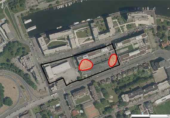 Lage des Altstandortes (schwarze Linie) und der Altlast (rot) im Luftbild (2009) 